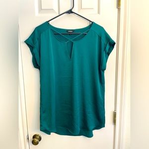 Express tunic top in emerald green